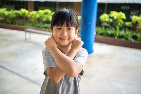 🅰️ 交叉拉耳朵 Pose1 (阳历生日)